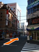 パチンコ屋さんを左に見ながら