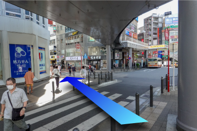 「湘南薬品」さんの角を入っていきます。