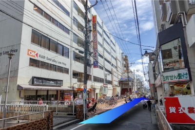 「OKストア」さんの前をそのまま進んでいきます。