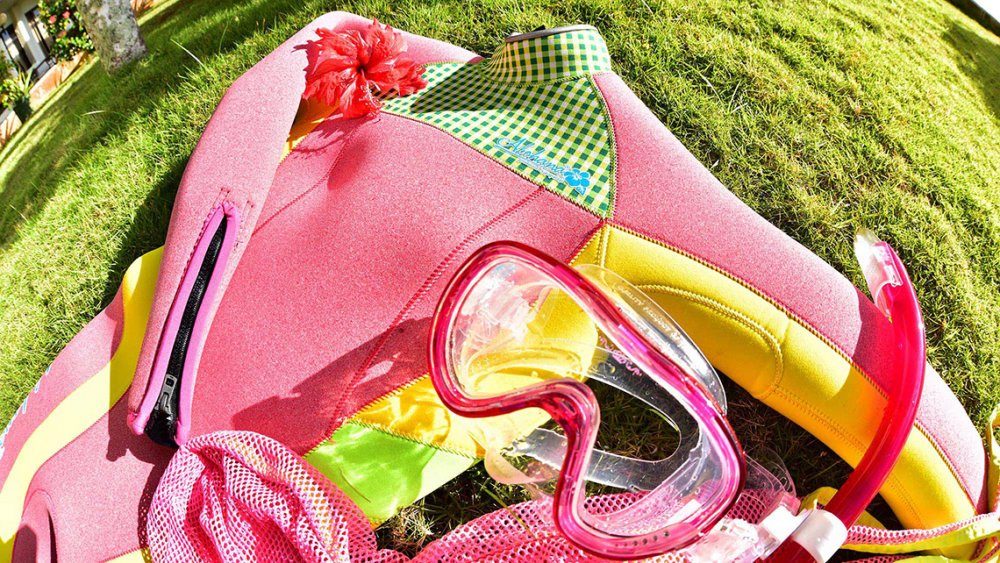 ウェットスーツとシュノーケルセット