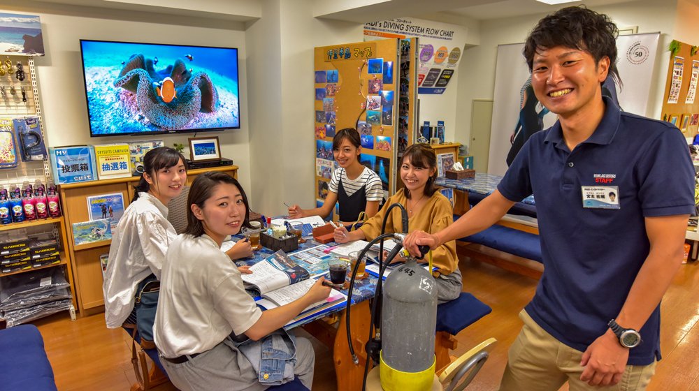 そもそもダイビングショップは何をするお店？