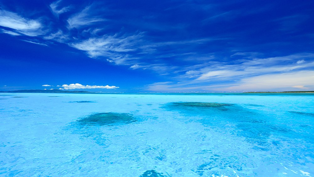 沖縄の海の色