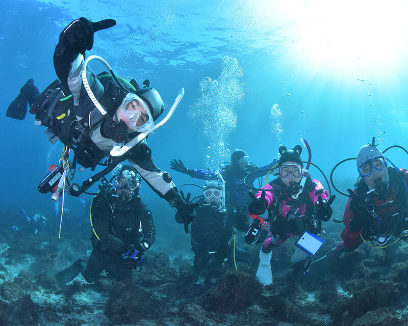 ダイビングのドライスーツってどんなもの？選び方やおすすめは？ドライスーツの疑問を解決！