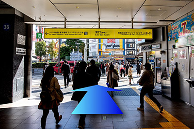 池袋東口(中央)へ出ます。