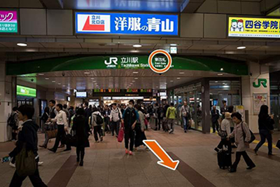 JR立川駅 東改札口を出ます。