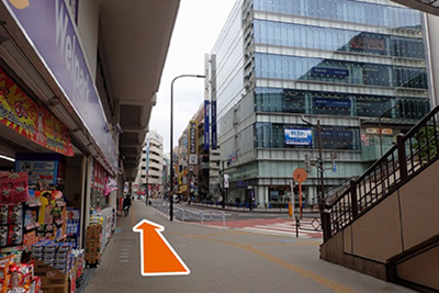 そのまま道なりにしばらく進みます。