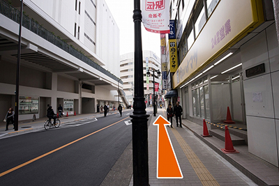 まっすぐ進みます。