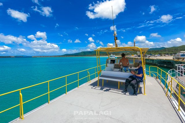 快適な大型ボート トイレもシャワーも完備
