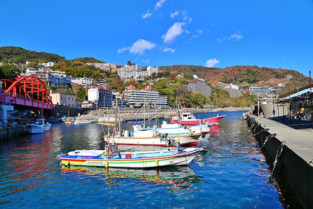 伊豆山の港