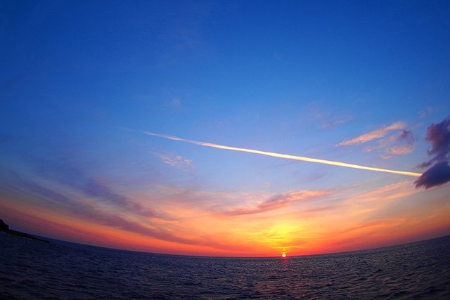 おがさわら丸からの夕日はこの上ない美しさ