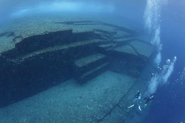 不思議な雰囲気の海底遺跡
