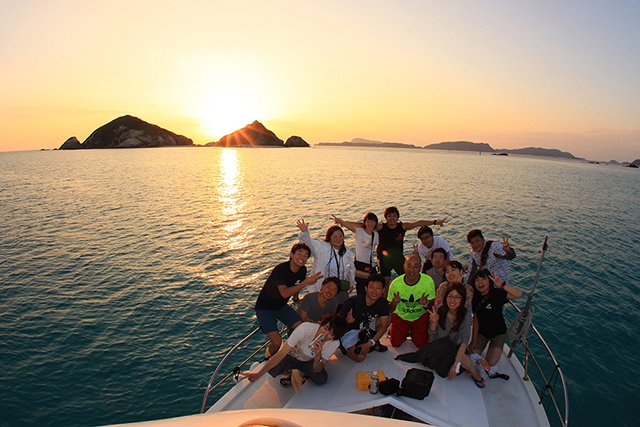 船上から眺める夕日