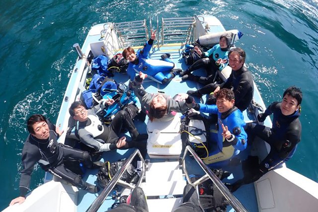 ボートでポイントに向けて