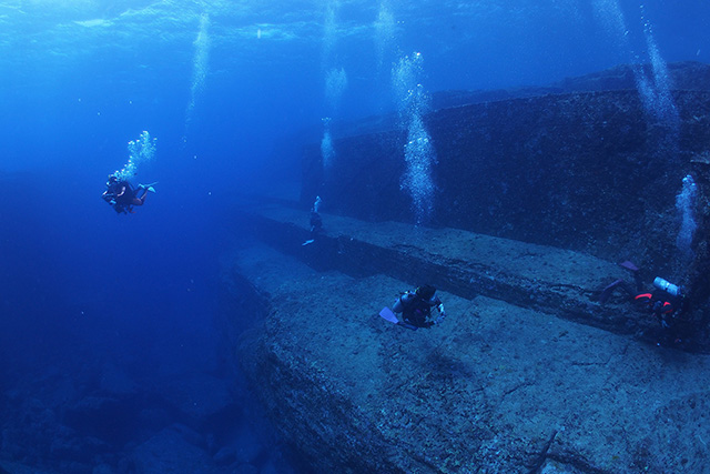 人工的にできた遺跡なのか？ダイビング中はずっとワクワクです！