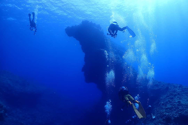 人面岩（リーゼントの人の横顔）