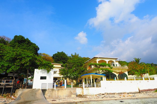 ホテルの目の前から出港