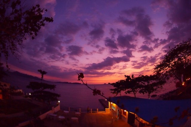 ダイビングの後に部屋から見る夕日は絶景！