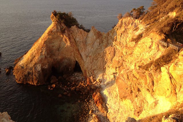 黄金色に輝く黄金崎