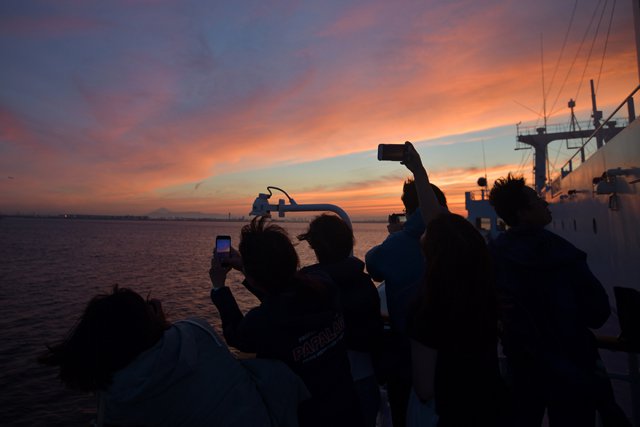船からの夕日は絶景です