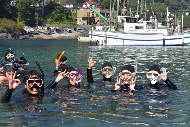 足の着く水深で水慣れ