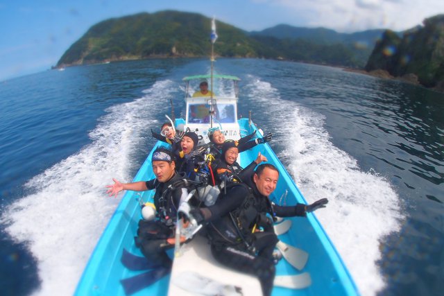 ダイビングボート